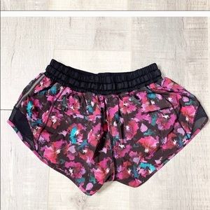 Lululemon floral size 6.
